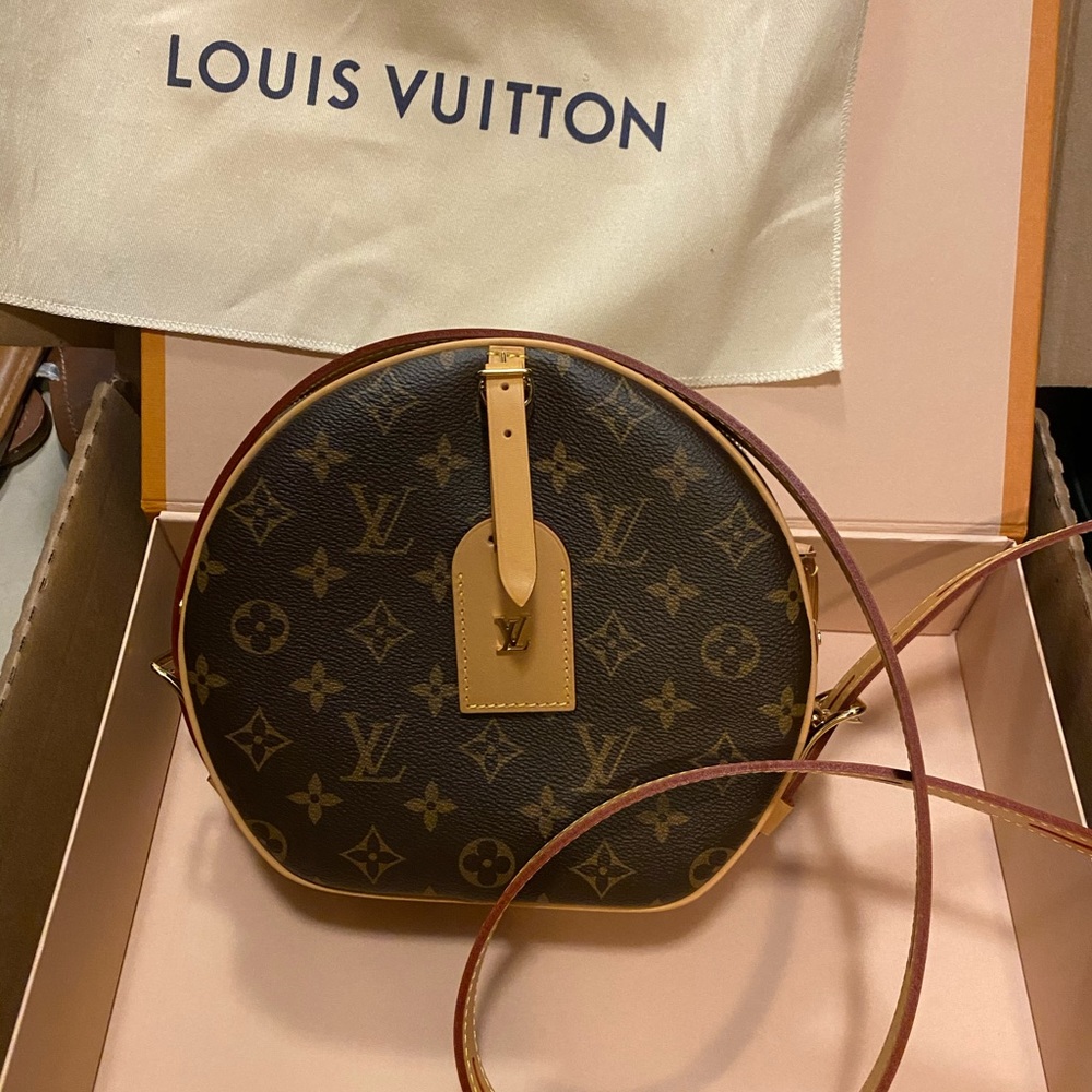 Sold * Louis Vuitton BOITE CHAPEAU SOUPLE MM